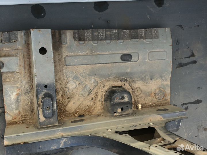 Стойка левая средняя logan