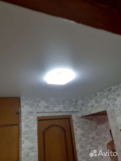 Натяжной потолок, кухня плюс коридор