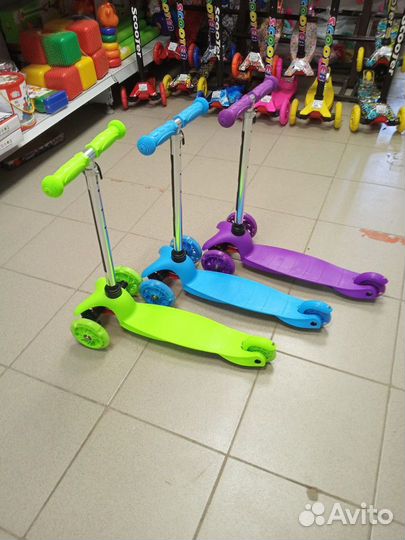 Самокат трехколесный мини