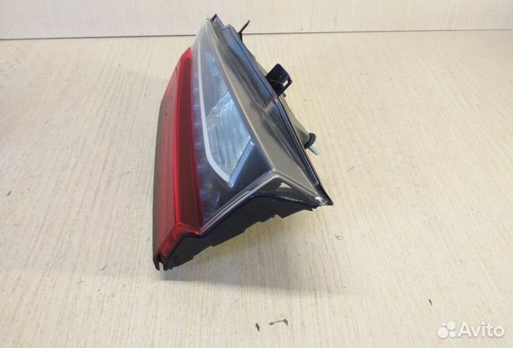 Фонарь внутренний правый Lexus RX 4