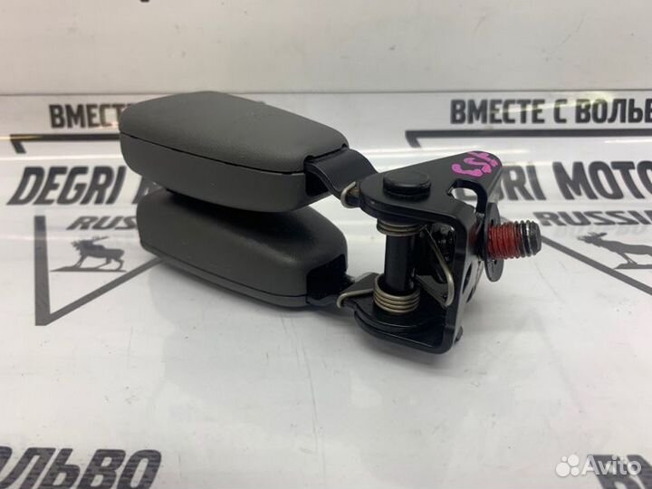 Правый замок заднего ремня безопасности Volvo S80