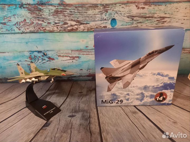 Модель самолета Миг-29, M 1/100, из металла