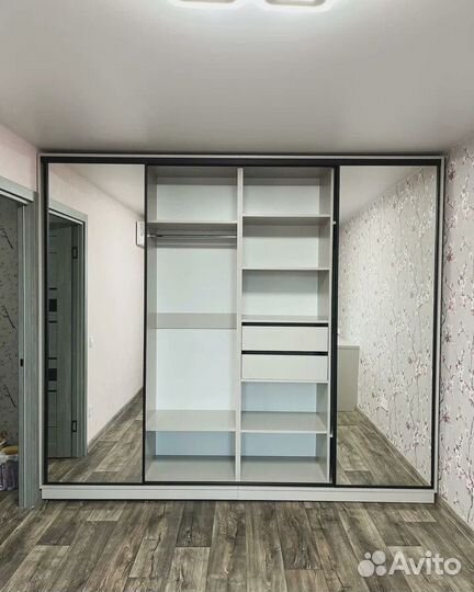 Современный шкаф купе