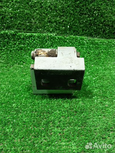 Петля двери X5 E53 (00-07) зад L ниж б/у (арт. 41528269845)