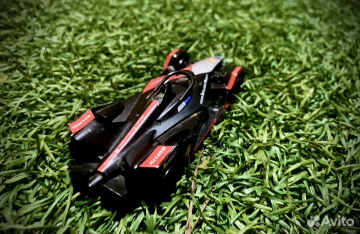 Коллекционная машинка Nissan Bluetooth