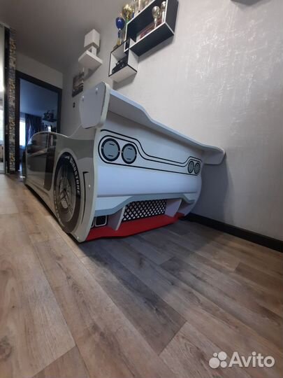 Кровать детская (машина)