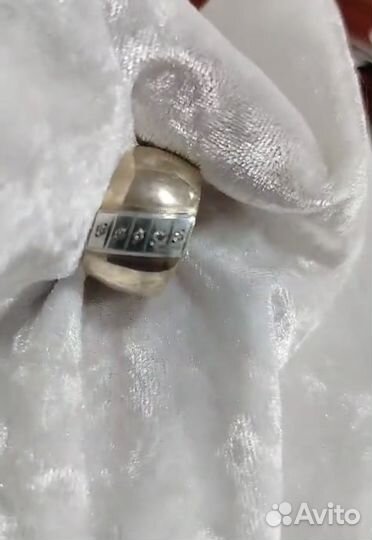 Кольцо с бриллиантом