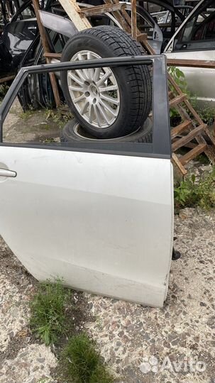 Дверь задняя Mitsubishi Grandis NA