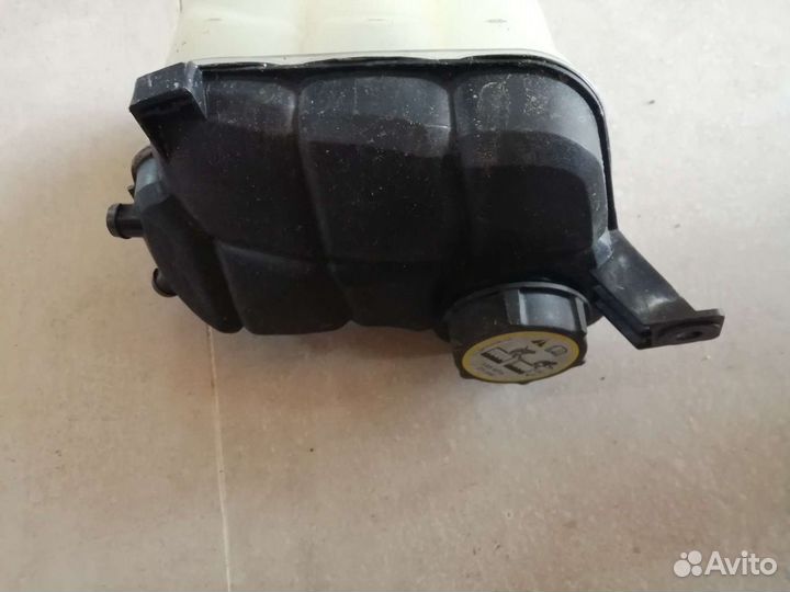 Расширительный бачок на Volvo S 80 ll