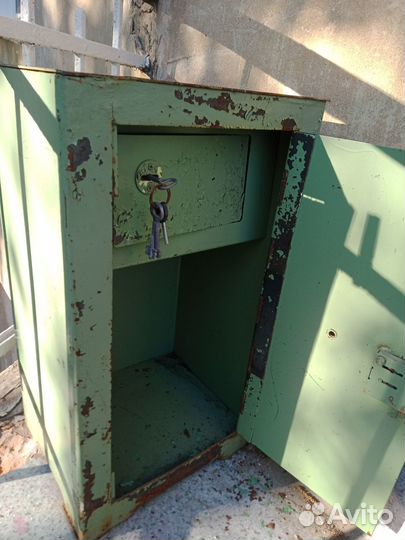 Продам сейф