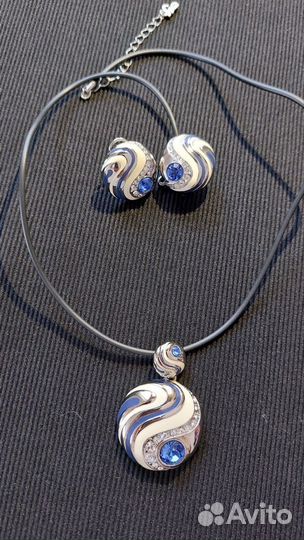 Комплект серьги и подвеска на цепочке и шнурке