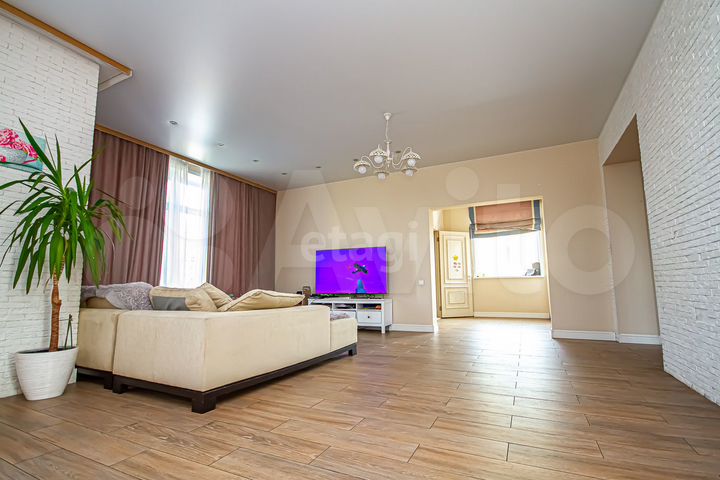 Коттедж 327,7 м² на участке 10 сот.