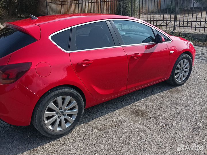 Opel Astra 1.6 AT, 2010, 235 000 км