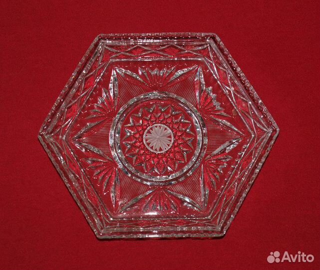 Блюдо, салатники, маслёнка времён СССР