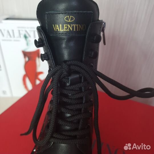 Ботинки Valentino на шнуровке