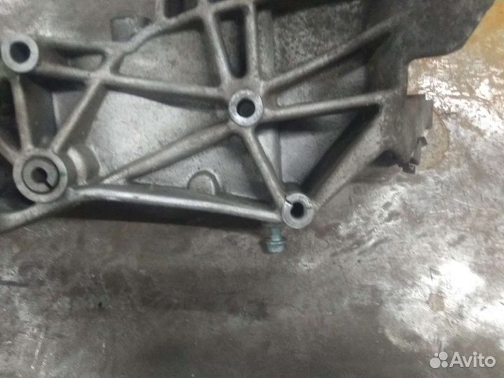 Кронштейн крепления генератора и.т.д Audi A6 С5