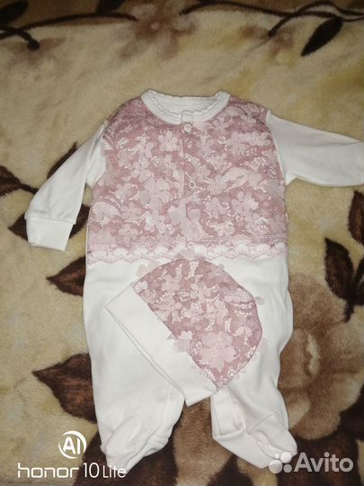 Комплект на выписку для девочки новый