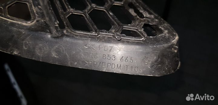 Volkswagen Touareg Решетка бампера правая 2007-10г