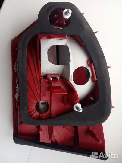 Внутренняя фара на крышку багажника на Джетта 6