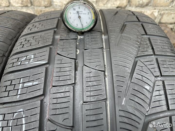 Pirelli Winter Sottozero 270 Serie II 235/40 R19 и 265/35 R19