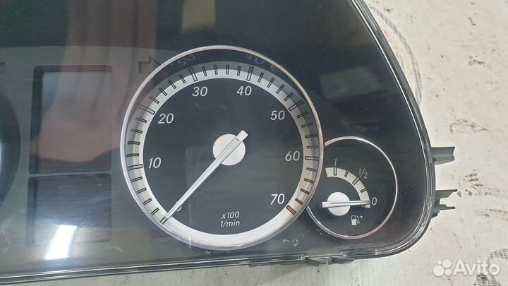 Приборная панель на Mercedes-Benz W203