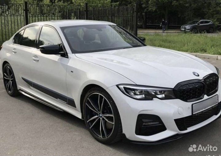 Накладки на пороги +задний диффузор bmw g20