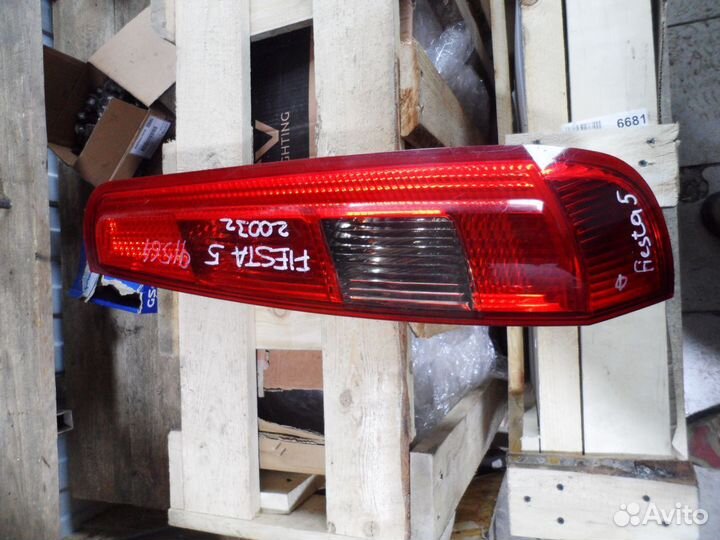 Фонарь задний правый Ford Fiesta 2003