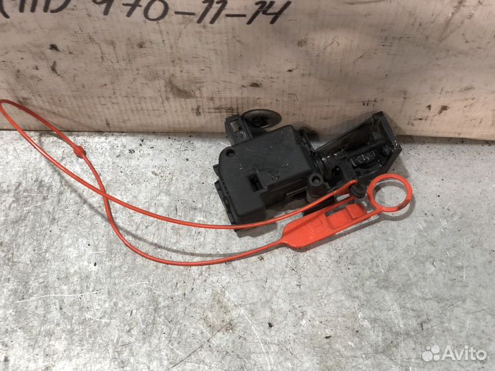 Активатор лючка бензобака Mercedes-Benz W212