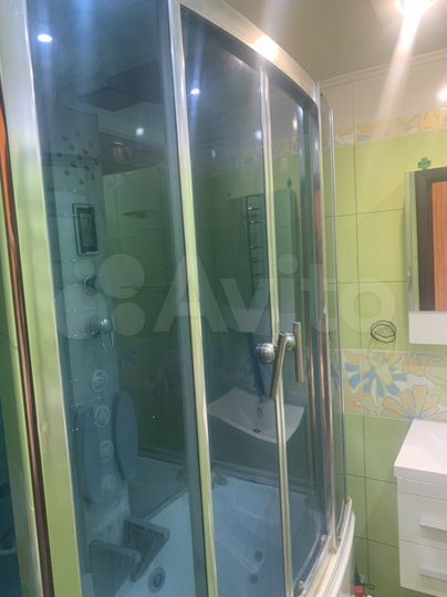 2-к. квартира, 63 м², 8/10 эт.