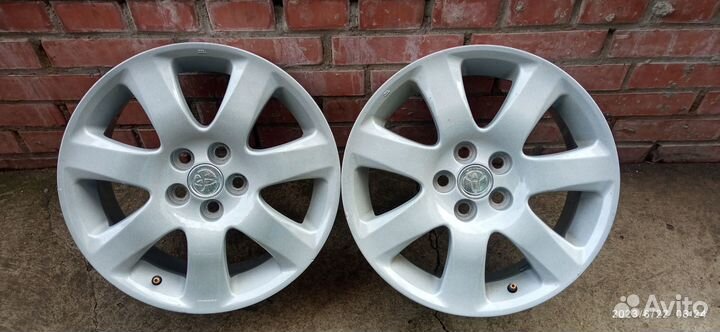 Продам литые диски R16 Toyota