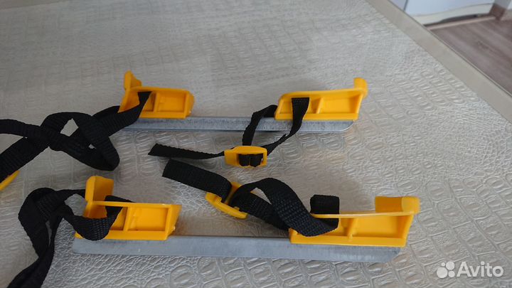 Коньки детские новые двухполозные на ремешках