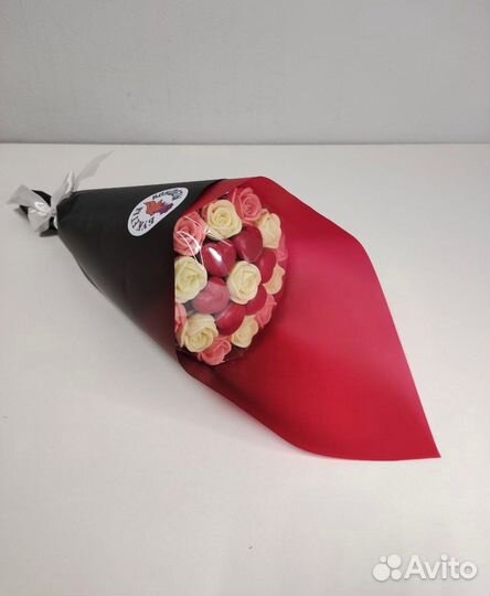 Шоколадные Розы и Сердца - 19 шт в Букете