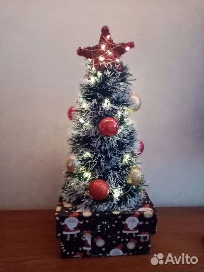 Поделки, есть домик, и символ года зайка