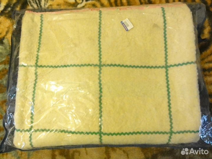 Кофточки, жилетки, ползунки и плед из овчины