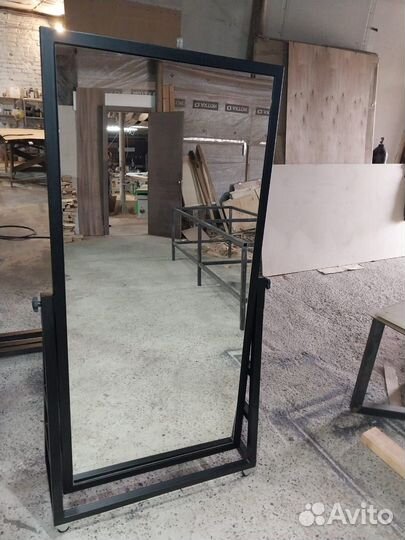 Зеркало напольное на металокаркасе