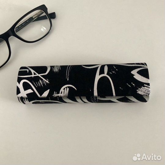 Футляр для очков. Новый. Черный с серебром