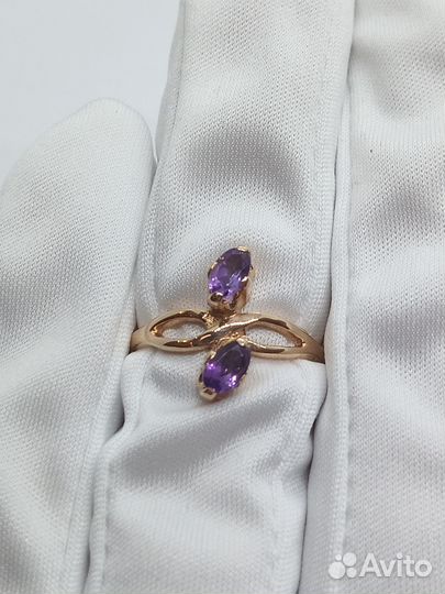 Кольцо с синтетическим камнем Золото