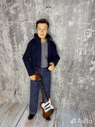 Кукла модель Кевин с гитарой