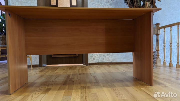 Письменный стол