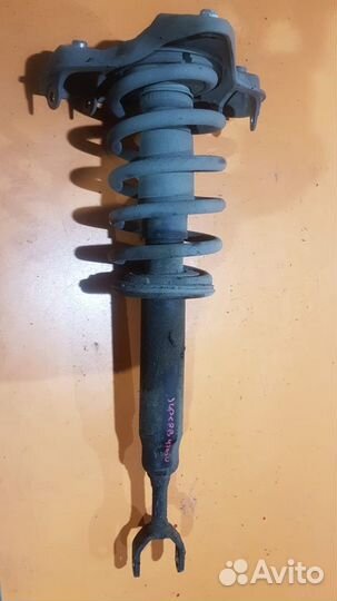 Амортизатор передний правый на Skoda Superb