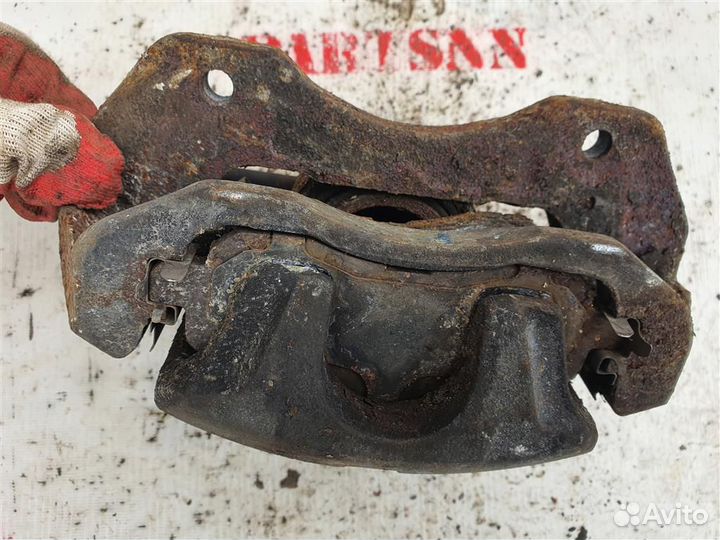 Суппорт передний левый Митсубиши Лансер 9