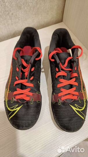 Продаю сороконожки nike