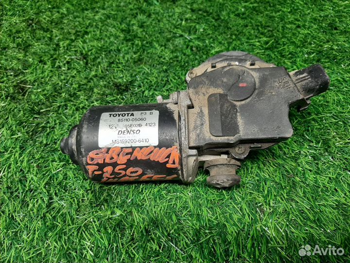 Моторчик стеклоочистителя на Toyota Avensis 2