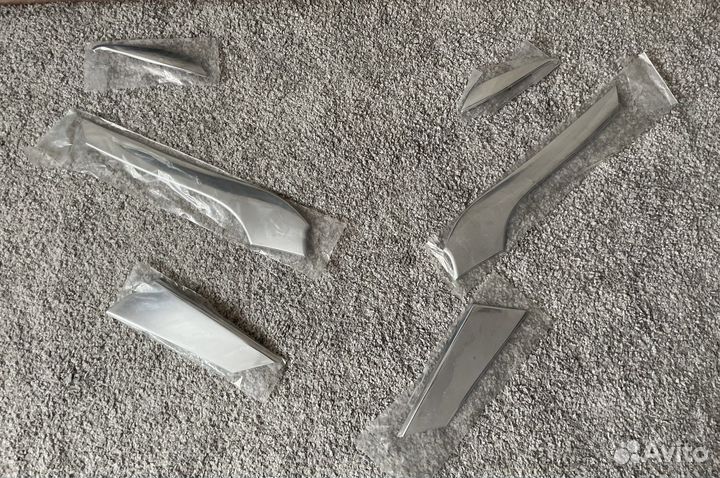 Хром накладки на фары Тойота 150