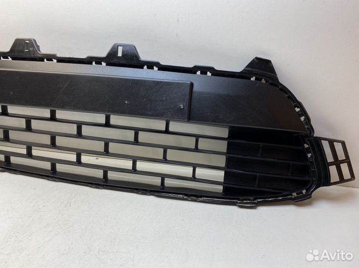 Решётка в бампер центральная Kia Rio 2017-2020