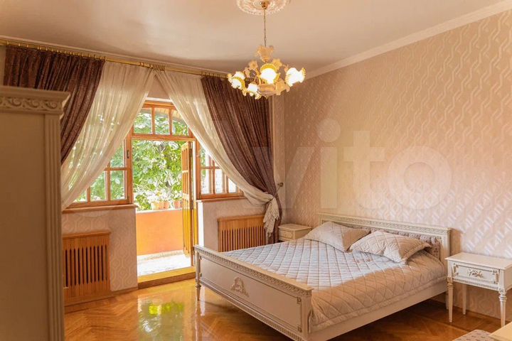 Дом 450 м² на участке 7 сот.