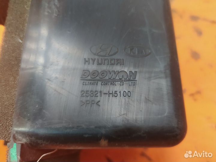 Дефлектор радиатора левый Hyundai Solaris 2