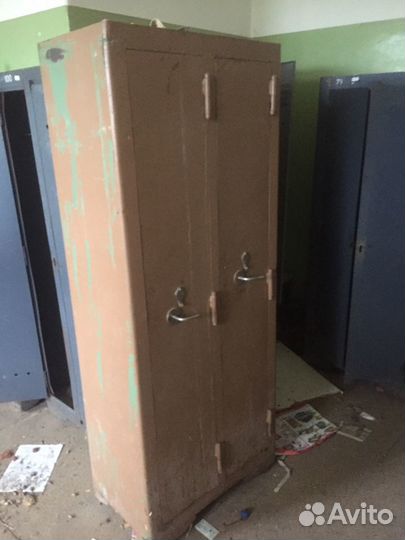 Ящик металлический для одежды