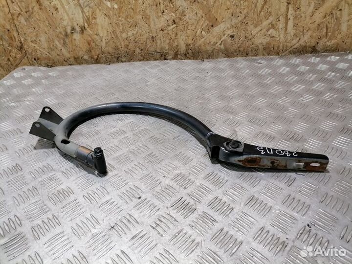 Петля багажника правая Clk 208