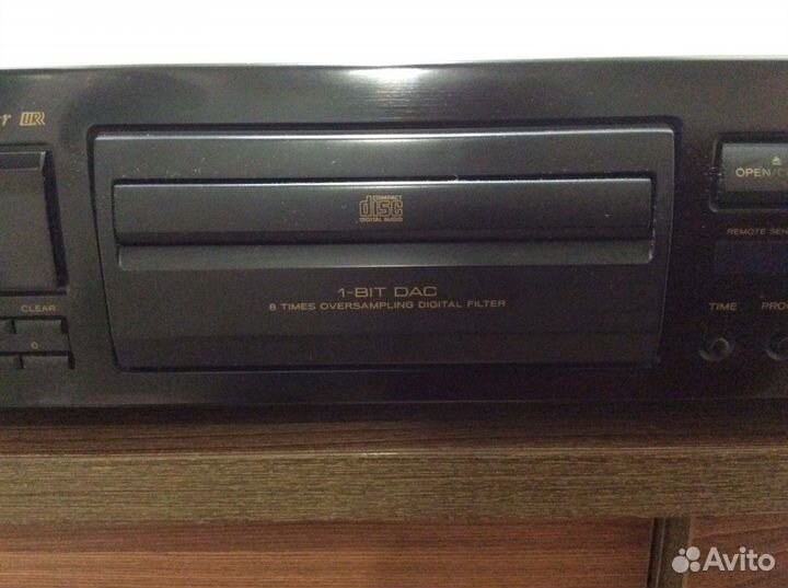 CD проигрыватель Teac CD-P1820